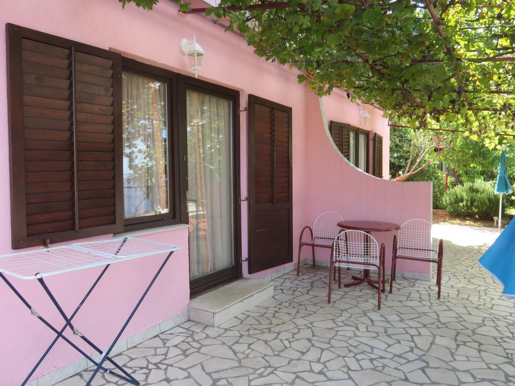سينج Apartments Josica المظهر الخارجي الصورة